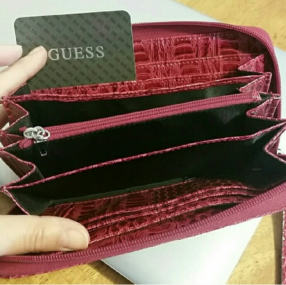Guess Wallet - Picture 4 of 4